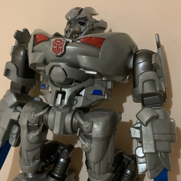 Transform battery power action figure - Picture 3 of 4